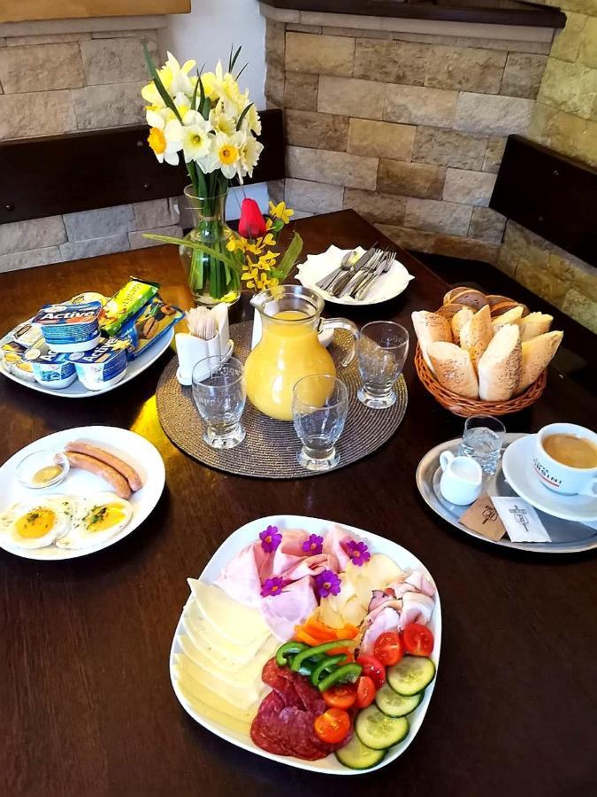 Excalibur Penzion A Restaurace Moravská Třebová Eksteriør billede