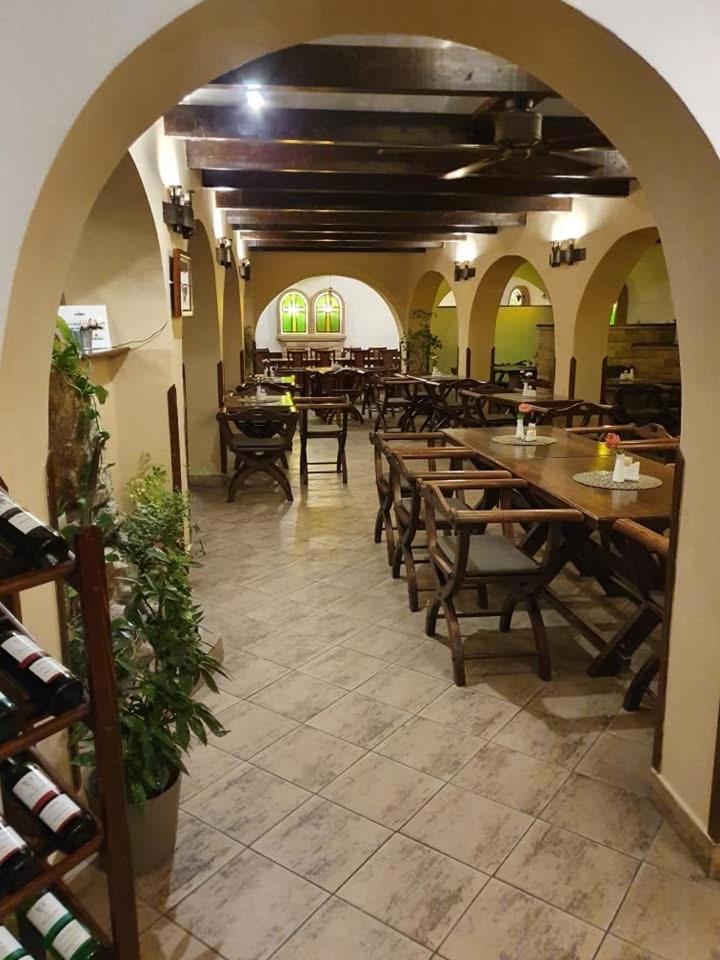 Excalibur Penzion A Restaurace Moravská Třebová Eksteriør billede