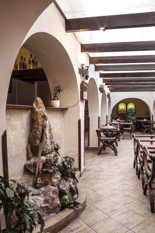 Excalibur Penzion A Restaurace Moravská Třebová Eksteriør billede